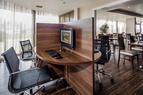 Holiday Inn Express Royal Docks by IHG — meeting room