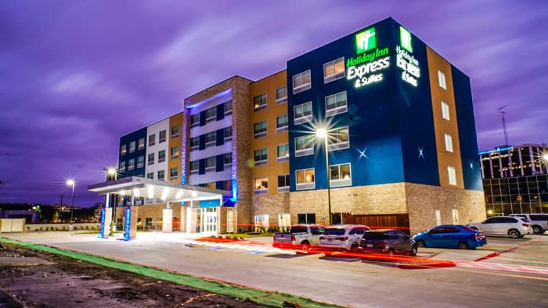 Holiday Inn Express & Suites - Dallas Market Center by IHG — building