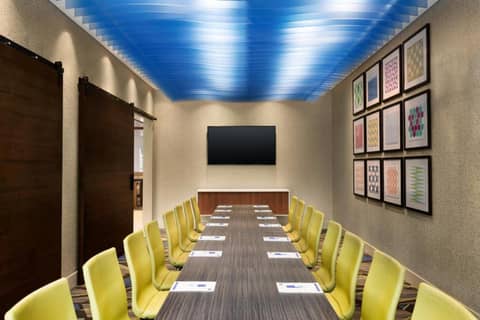 Holiday Inn Express & Suites - Dallas Market Center by IHG — photo 3