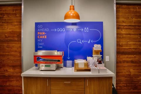 Holiday Inn Express & Suites - Dallas Market Center by IHG — photo 8