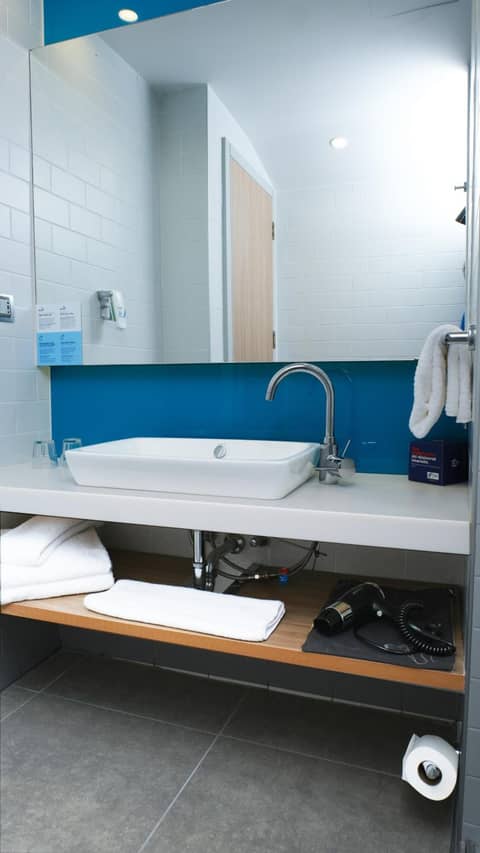 Holiday Inn Express - Istanbul - Atakoy Metro by IHG — bathroom