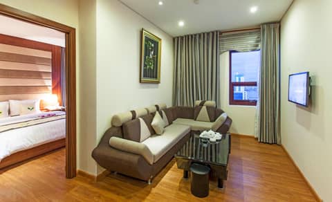 Moonlight Hotel & Suites - Highfloor view of the city center and Dragon Bridge — photo 5