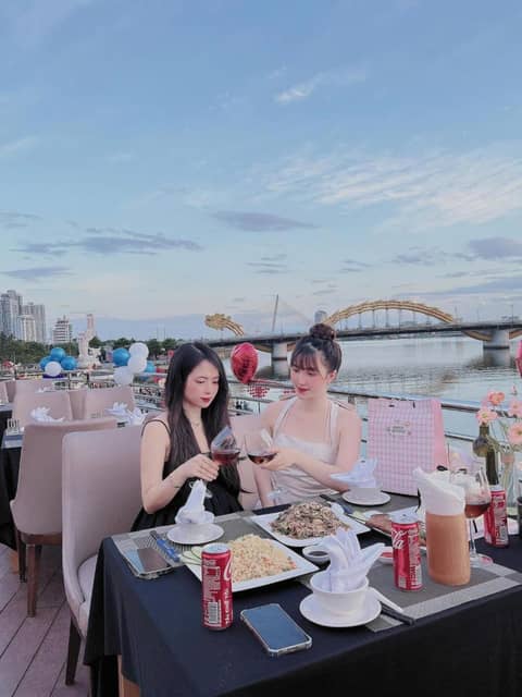 Moonlight Hotel & Suites - Highfloor view of the city center and Dragon Bridge — photo 6