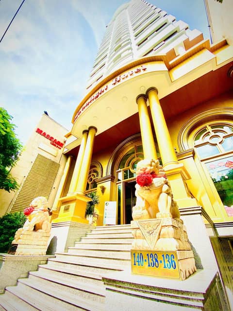 Moonlight Hotel & Suites - Highfloor view of the city center and Dragon Bridge — photo 9