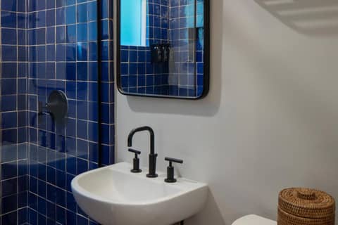 Casa Cody — bathroom