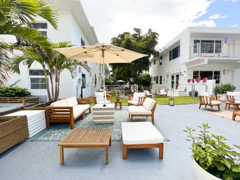 Aqua Hotel — lounge
