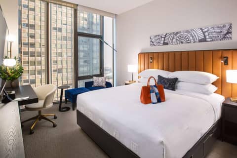 Arlo Chicago — hotel room