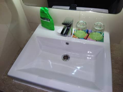 MaxoneHotels at Kramat — bathroom