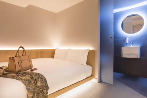 Zedwell Underground Hotel Tottenham Court Rd — hotel room