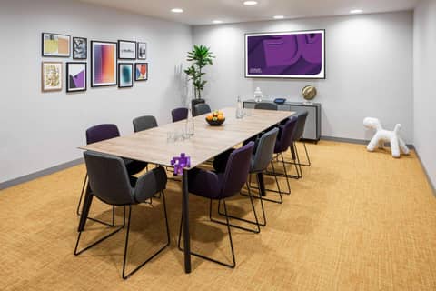 YOTEL London City — meeting room