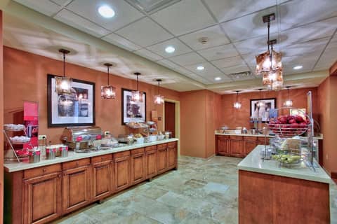 Hampton Inn & Suites Scottsdale at Talking Stick — photo 2