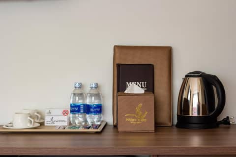 Phung Hung Boutique Hotel — hotel room