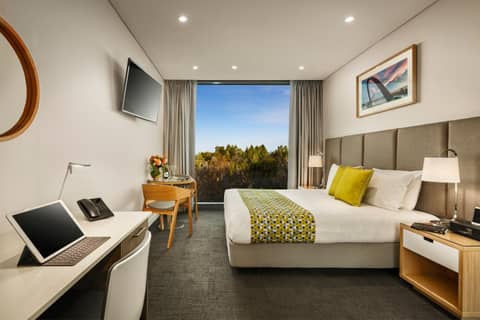 Quest Mounts Bay Road — hotel room