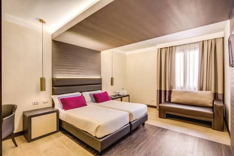 Warmthotel — hotel room