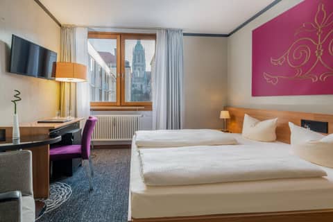 Hotel Fidelio — hotel room