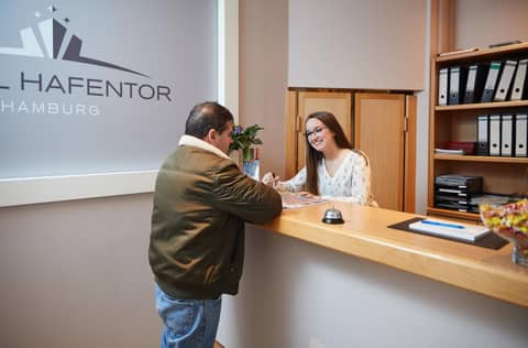 Hotel Hafentor — recepcion & lobby