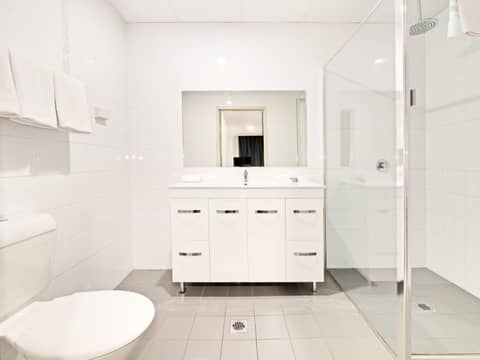 28 Hotel — bathroom