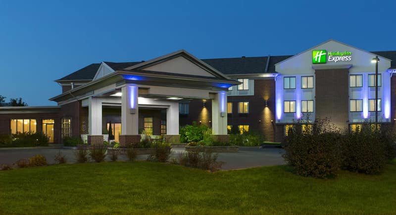 Holiday Inn Express Quebec City-Sainte Foy by IHG — building