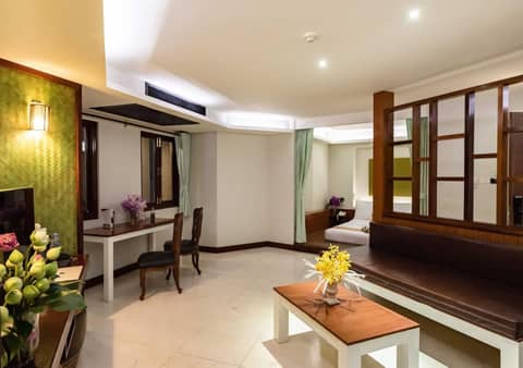 Dang Derm Khaosan — hotel room