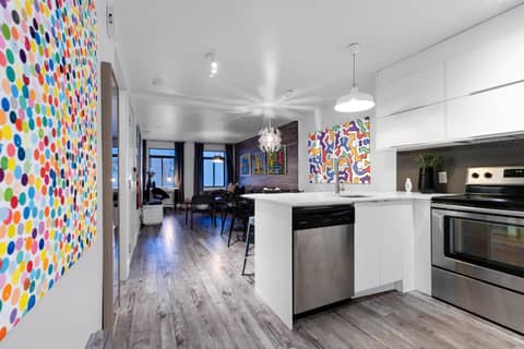 LiV MTL Urban Spacious Group Suites Near Downtown Montreal — photo 8