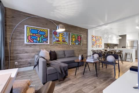 LiV MTL Urban Spacious Group Suites Near Downtown Montreal — photo 9