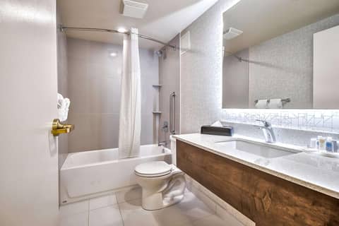 Comfort Inn & Suites Calgary South — photo 3