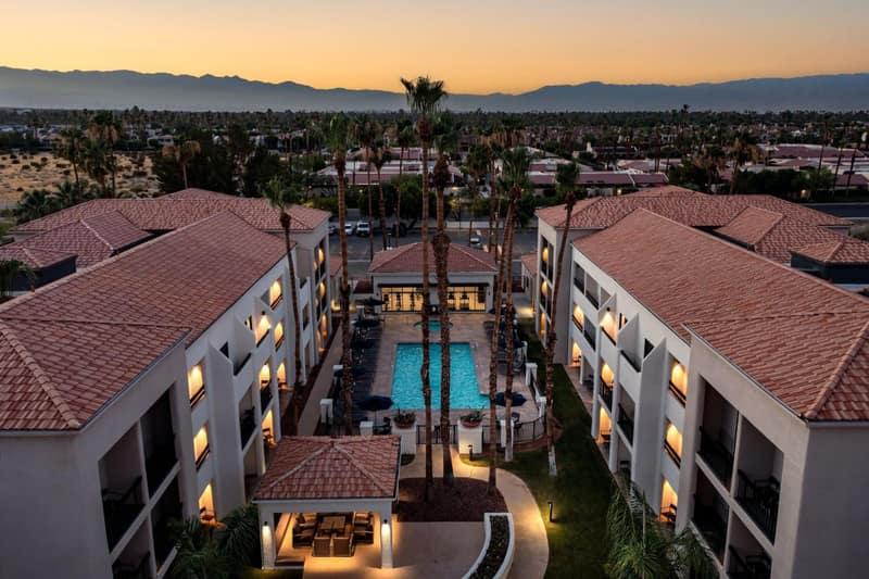 Courtyard by Marriott Palm Springs — building
