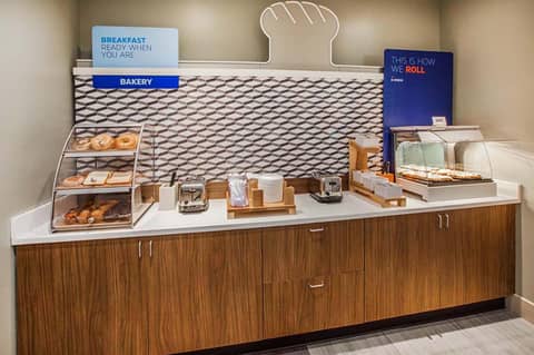 Holiday Inn Express & Suites - Charlotte Airport by IHG — photo 9