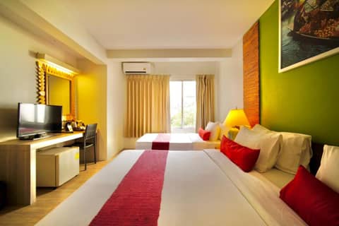 Villa Cha-Cha Banglumphu — hotel room