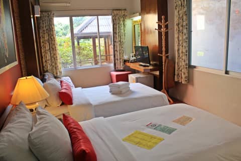 Villa Cha-Cha Banglumphu — hotel room