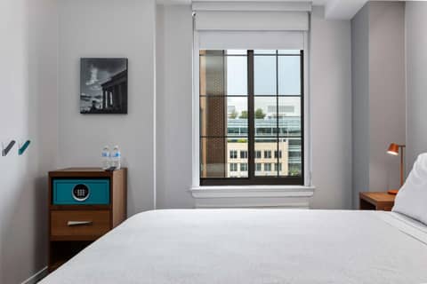 Motto by Hilton Washington DC City Center — hotel room