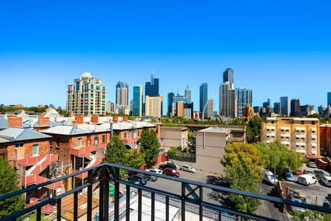 Melbourne Carlton Central Apartment Hotel Official — balance & terrace
