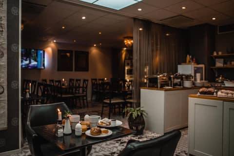 Corner Hotel — dining