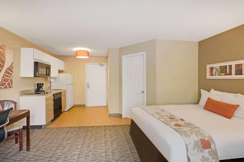 Suburban Studios Charlotte - Executive Park — photo 2