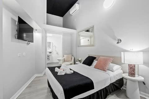 Airport Hotel Sydney — hotel room