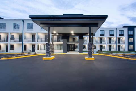 Clarion Pointe — photo 7