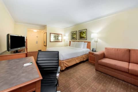 La Quinta Inn & Suites by Wyndham Ft Lauderdale Cypress Cr — photo 3