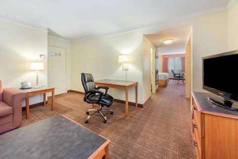 La Quinta Inn & Suites by Wyndham Ft Lauderdale Cypress Cr — photo 5