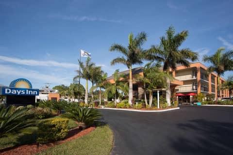 Days Inn by Wyndham Sarasota Bay — photo 9
