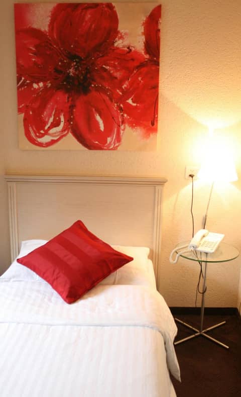 Hotel Neufeld — bedroom