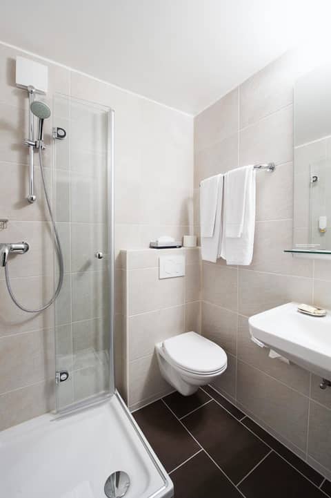 Hotel Neufeld — bathroom