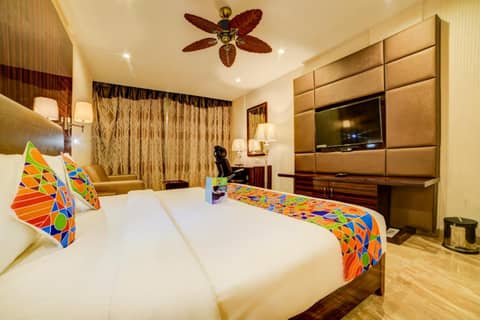 Fabhotel Prime Sarala Crown - 500M From Calangute Beach — hotel room