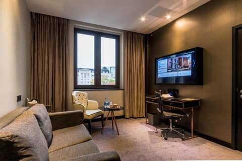 Montcalm Royal London House Autograph Collection — hotel room