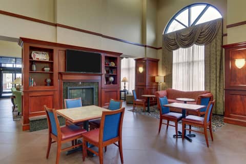 Hampton Inn & Suites Indianapolis-Airport — photo 9