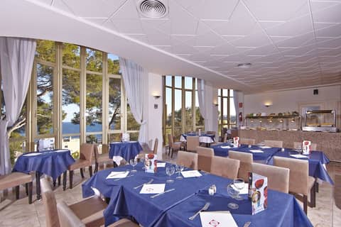 MLL Blue Bay Hotel — dining