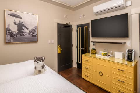 Staypineapple, An Elegant Hotel, Union Square — hotel room