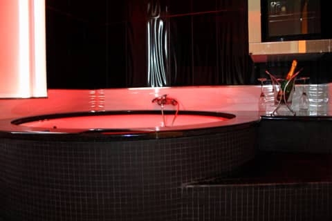 Monte Carlo Love Porto — bathroom