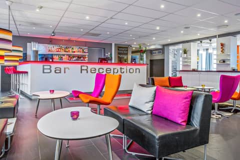 Sure Hotel by Best Western Stockholm Alvsjo — recepcion & lobby