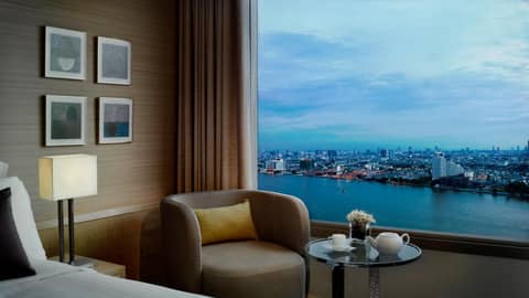 Avani Plus Riverside Bangkok Hotel — hotel room