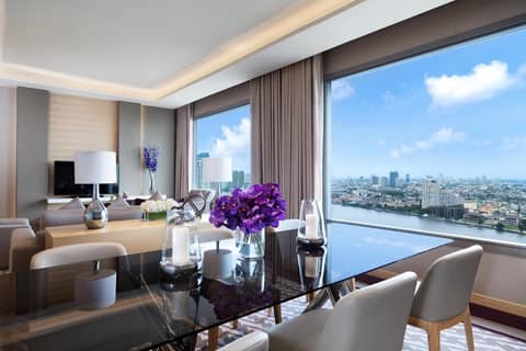Avani Plus Riverside Bangkok Hotel — hotel room